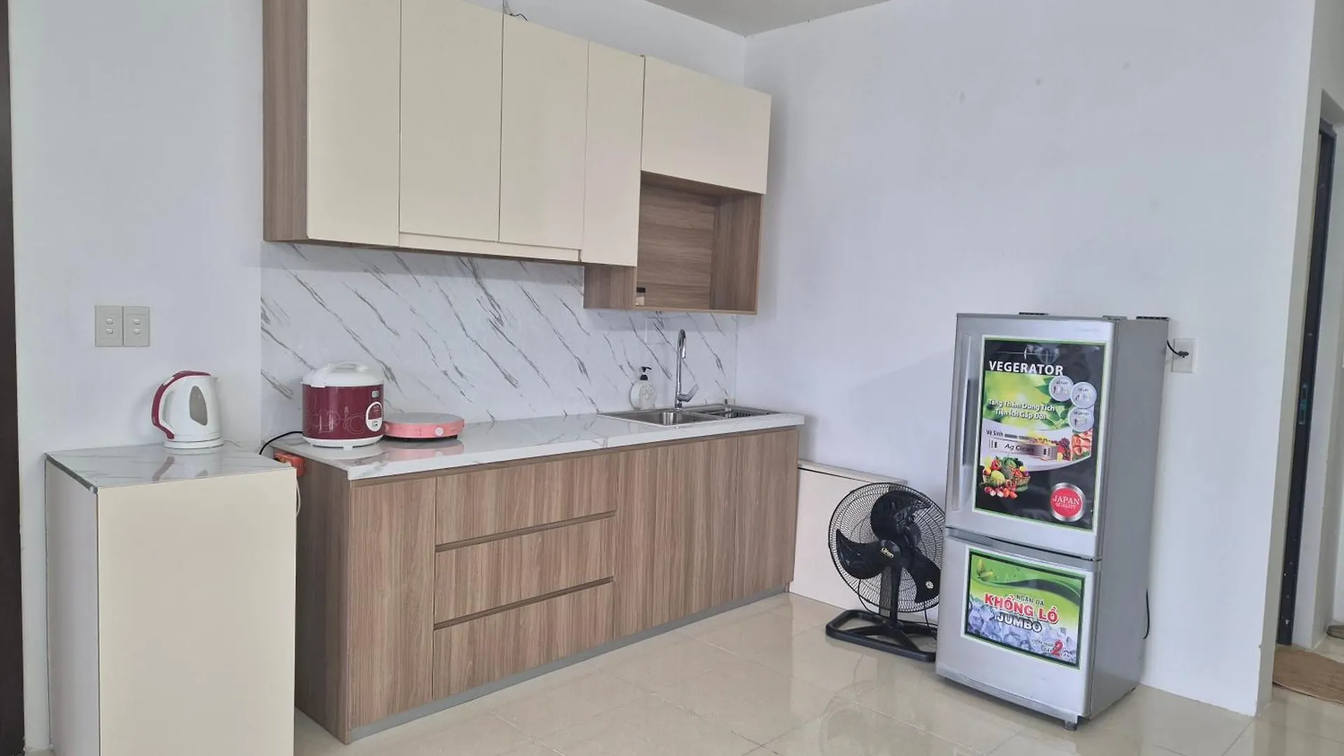 Topaz \'S Home May Giat, Bep, Tien Dung Nhu O Nha ile iletişim